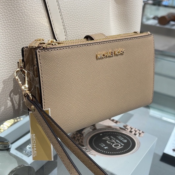 MICHAEL KORS LARGE DOUBLE ZIP WRISTLET wallet, clutch,
Bisque - Picture 16 of 16